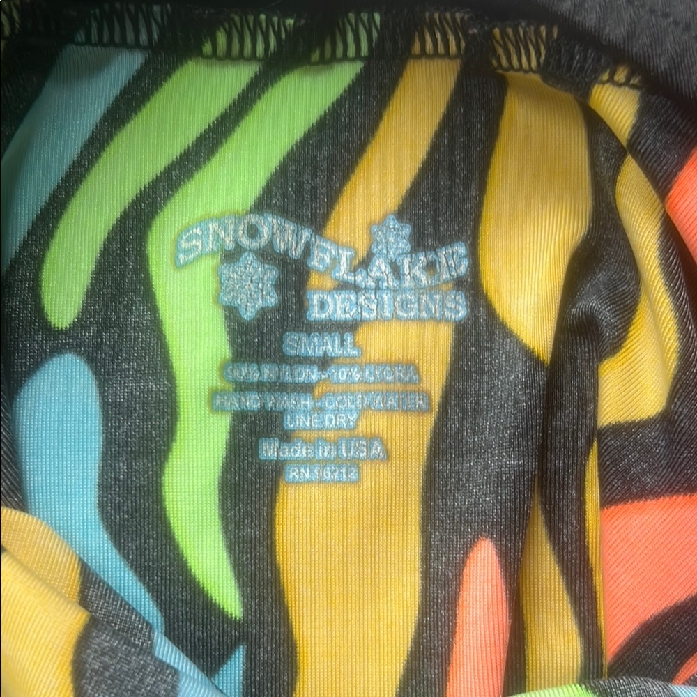 Snowflake Designs Multicolor Leo - Picture 2 of 3